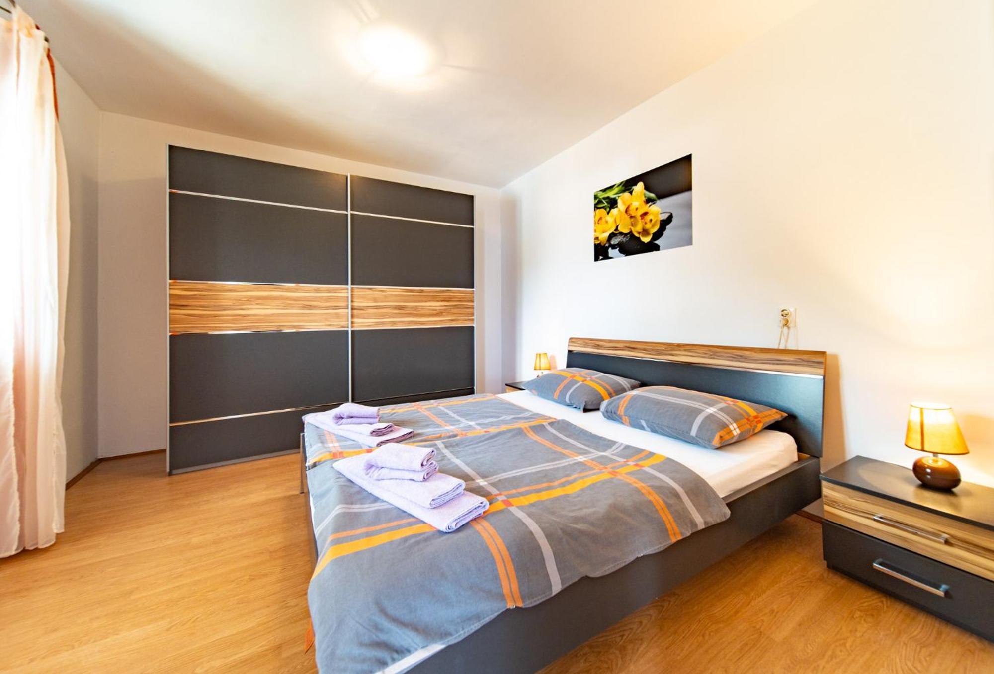 Apartments Lores Rab Town Eksteriør billede